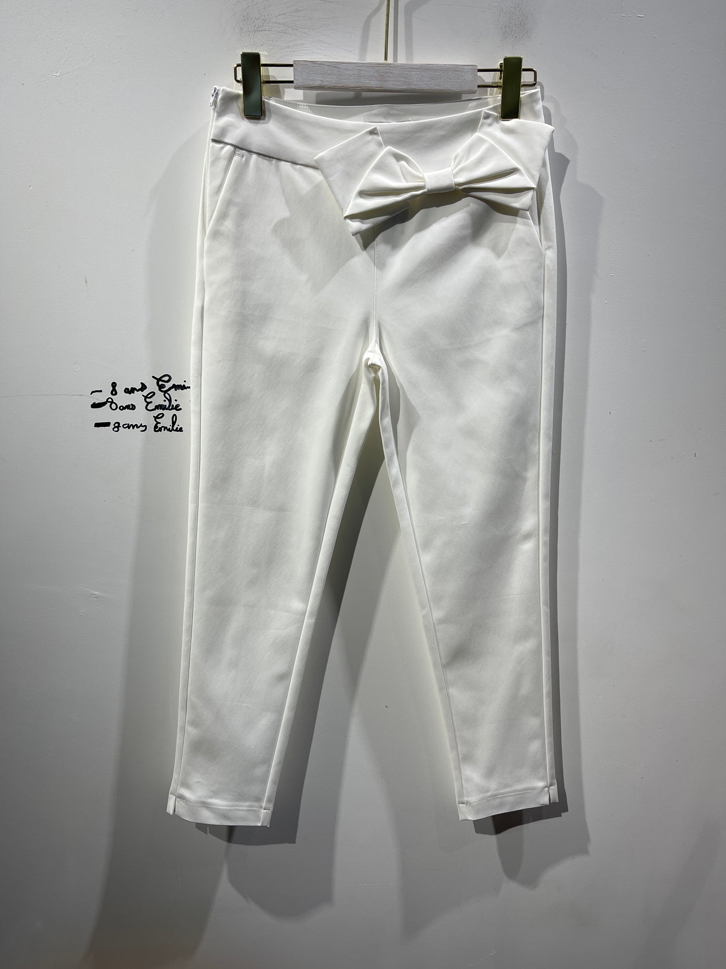 pantalono kun bantkravato